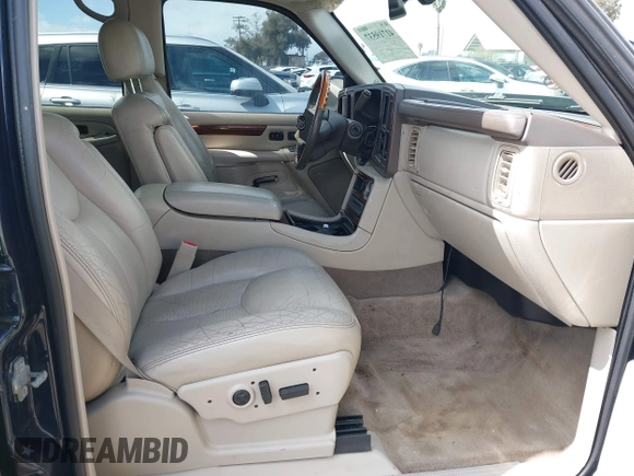 2004 Cadillac Escalade z VIN 1GYEC63T34R273497, wystawiony jako IAAI lot #41719537 z przebiegiem 256 975 mil mil oraz . Historia ofert i sprzedaży dostępna na DreamBid. Obrazek 5.