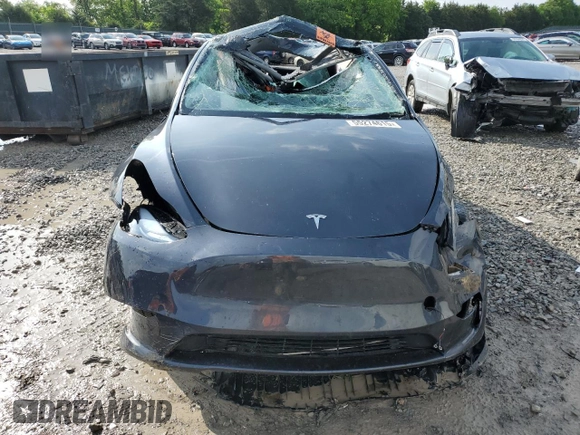 2024 Tesla Model Y Long Range z VIN 7SAYGDEEXRA324517, wystawiony jako Copart lot #55274615 z przebiegiem Nie podano mil oraz Szkoda całkowita • Salvage title. Historia ofert i sprzedaży dostępna na DreamBid. Obrazek 5.