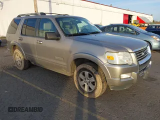 2008 Ford Explorer XLT z VIN 1FMEU63E28UA84438, wystawiony jako IAAI lot #41369828 z przebiegiem 172 585 mil mil oraz . Historia ofert i sprzedaży dostępna na DreamBid. Obrazek 1.