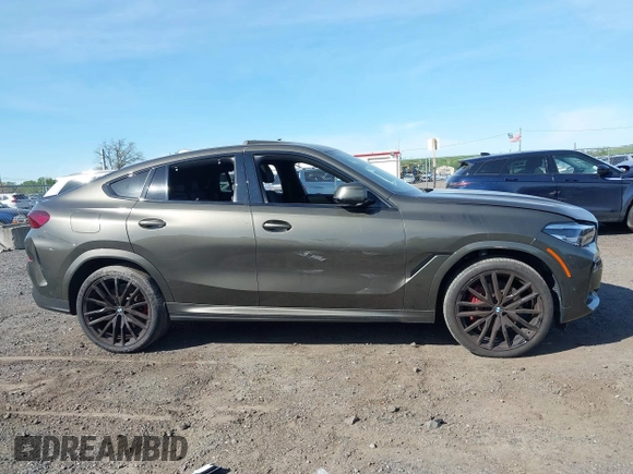 2021 BMW X6 sDrive40i z VIN 5UXCY4C06M9F26841, wystawiony jako IAAI lot #42122749 z przebiegiem 10 072 mil mil oraz . Historia ofert i sprzedaży dostępna na DreamBid. Obrazek 12.