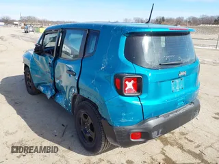 2020 Jeep Renegade Sport with VIN ZACNJAAB1LPL35899, listed as a IAAI auction lot 41585272 with 17,860 mi miles and . Bid and sale history available at carsss.com. Image 3.