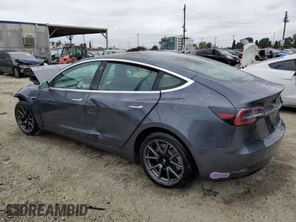2018 Tesla Model 3 Long Range Battery z VIN 5YJ3E1EA7JF123805, wystawiony jako Copart lot #56034325 z przebiegiem 90 249 mil mil oraz Szkoda całkowita • Salvage title. Historia ofert i sprzedaży dostępna na DreamBid. Obrazek 2.