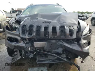 2018 Jeep Cherokee Latitude z VIN 1C4PJMCX3JD586604, wystawiony jako Copart lot #59128315 z przebiegiem 100 892 mil mil oraz Szkoda całkowita • Salvage title. Historia ofert i sprzedaży dostępna na DreamBid. Obrazek 5.