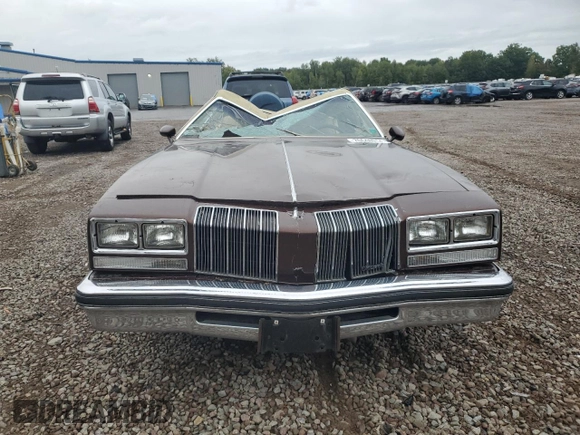 1977 Oldsmobile Cutlass z VIN 3J57R7M186772, wystawiony jako Copart lot #70648914 z przebiegiem 43 326 mil mil oraz Szkoda całkowita • Salvage title. Historia ofert i sprzedaży dostępna na DreamBid. Obrazek 5.