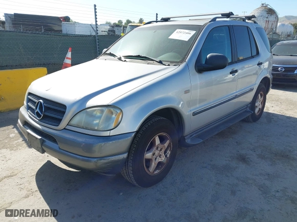 1999 Mercedes-Benz M-Class with VIN 4JGAB54E6XA144914, listed as a IAAI auction lot 42072406 with 125,901 mi miles. Bid and sale history available at carsss.com. Image 2.