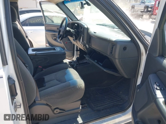 2006 Chevrolet Silverado 1500 LT1 with VIN 2GCEK19B061108884, listed as a IAAI auction lot 42072137 with 299,000 mi miles. Bid and sale history available at carsss.com. Image 5.