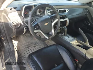 2015 Chevrolet Camaro LS z VIN 2G1FB1E39F9128712, wystawiony jako Copart lot #53454015 z przebiegiem 153 203 mil mil oraz Szkoda całkowita • Salvage title. Historia ofert i sprzedaży dostępna na DreamBid. Obrazek 8.