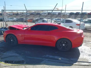 2020 Chevrolet Camaro 1LS z VIN 1G1FB1RX2L0122611, wystawiony jako IAAI lot #41835572 z przebiegiem 111 175 mil mil oraz . Historia ofert i sprzedaży dostępna na DreamBid. Obrazek 14.