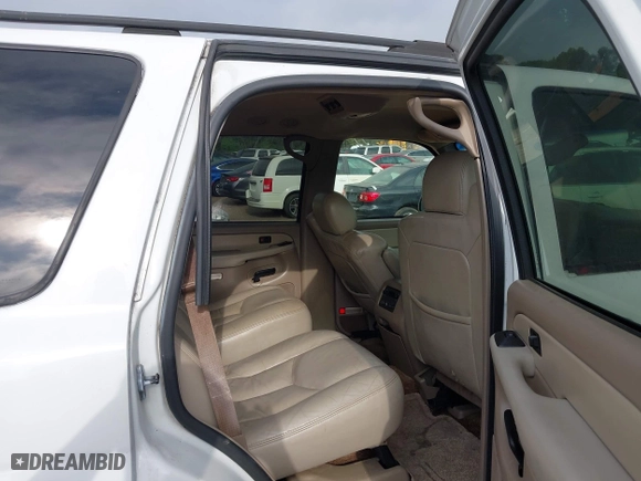 2003 Chevrolet Tahoe LT with VIN 1GNEC13Z13J230763, listed as a IAAI auction lot 42028002 with 201,448 mi miles. Bid and sale history available at carsss.com. Image 8.