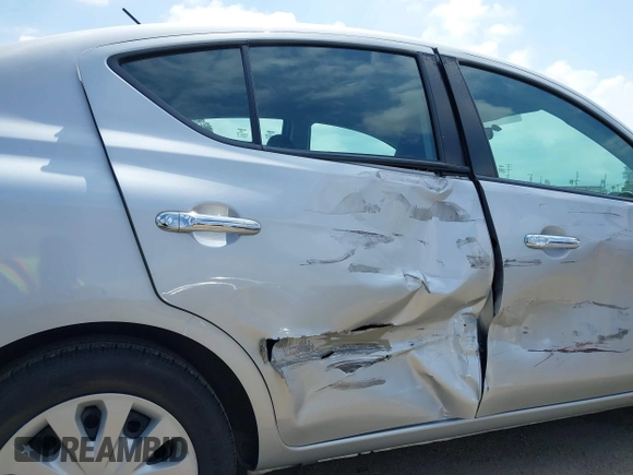 2019 Nissan Versa SV z VIN 3N1CN7AP7KL804002, wystawiony jako IAAI lot #42134636 z przebiegiem 75 107 mil mil oraz . Historia ofert i sprzedaży dostępna na DreamBid. Obrazek 13.