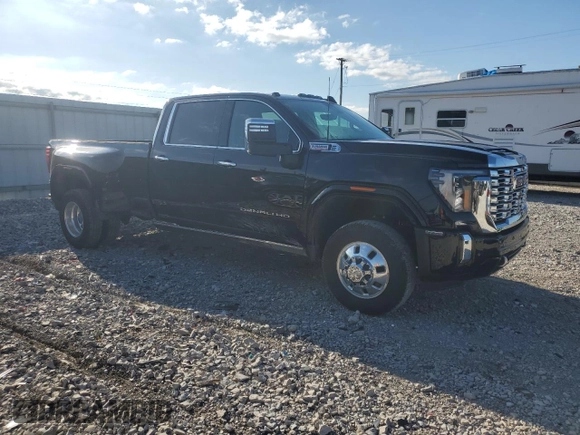 2024 GMC Sierra 3500HD Denali z VIN 1GT49WEY1RF223604, wystawiony jako Copart lot #58241485 z przebiegiem 9484 mil mil oraz Szkody całkowita. Historia ofert i sprzedaży dostępna na DreamBid. Obrazek 4.