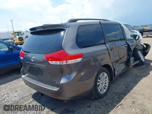 2014 Toyota Sienna XLE с VIN 5TDYK3DC8ES451829, выставлен на аукционе IAAI как лот 42689122 с пробегом 104 729 миль миль и . История ставок и продаж доступна на DreamBid. Изображение 4.