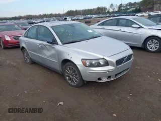 2004 Volvo S40 z VIN YV1MS382542026892, wystawiony jako IAAI lot #41461858 z przebiegiem Nie podano mil oraz . Historia ofert i sprzedaży dostępna na DreamBid. Obrazek 1.