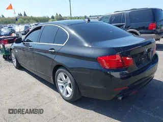 2012 BMW 5 Series 528i xDrive with VIN WBAXH5C54CDW07833, listed as a IAAI auction lot 42058437 with 118,213 mi miles and . Bid and sale history available at carsss.com. Image 3.