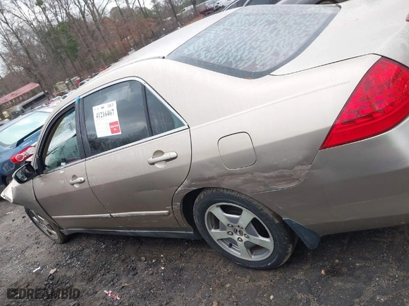 2006 Honda Accord Sdn LX with VIN 1HGCM56466A110175, listed as a IAAI auction lot 41216467 with 118,680 mi miles. Bid and sale history available at carsss.com. Image 13.