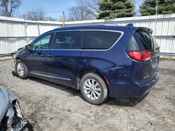2019 Chrysler Pacifica Touring L with VIN 2C4RC1BGXKR734622, listed as a Copart auction lot 51621215 with 58,143 mi miles and Salvage Title. Bid and sale history available at carsss.com. Image 2.