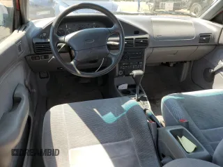 1995 Ford Escort z VIN 3FASP13JXSR178859, wystawiony jako Copart lot #63077024 z przebiegiem 158 363 mil mil oraz Czysty tytuł • Clean title. Historia ofert i sprzedaży dostępna na DreamBid. Obrazek 8.