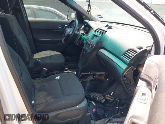2017 Ford Police Interceptor Utility z VIN 1FM5K8ARXHGB40700, wystawiony jako IAAI lot #42264375 z przebiegiem Nie podano mil oraz . Historia ofert i sprzedaży dostępna na DreamBid. Obrazek 5.