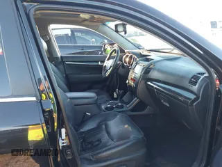 2013 Kia Sorento SX with VIN 5XYKW4A27DG393624, listed as a IAAI auction lot 41404019 with 203,597 mi miles. Bid and sale history available at carsss.com. Image 5.