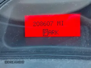 2007 Pontiac Grand Prix z VIN 2G2WP552171124777, wystawiony jako IAAI lot #42301446 z przebiegiem 208 607 mil mil oraz . Historia ofert i sprzedaży dostępna na DreamBid. Obrazek 16.