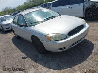 2006 Ford Taurus SE with VIN 1FAFP53U66A101635, listed as a IAAI auction lot 42067998 with 208,734 mi miles. Bid and sale history available at carsss.com. Image 1.