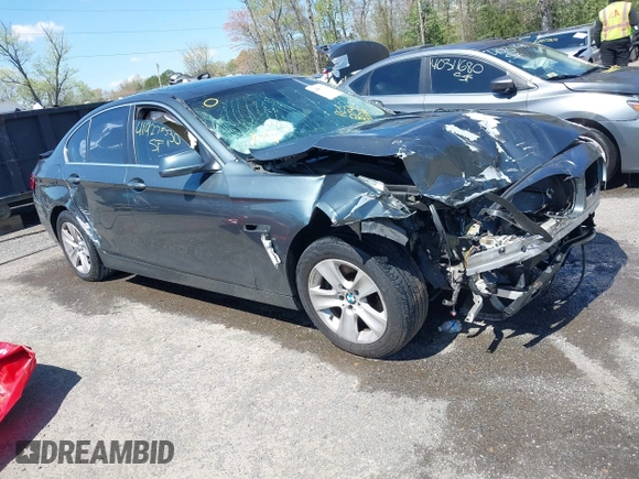 2013 BMW 5 Series 528i xDrive with VIN WBAXH5C56DDW13425, listed as a IAAI auction lot 41927530 with 120,847 mi miles. Bid and sale history available at carsss.com. Image 1.