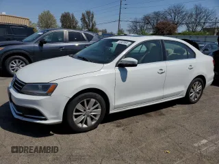 2015 Volkswagen Jetta SE z VIN 3VWD17AJ7FM237618, wystawiony jako Copart lot #53620665 z przebiegiem 215 464 mil mil oraz Szkoda całkowita • Salvage title. Historia ofert i sprzedaży dostępna na DreamBid. Obrazek 1.