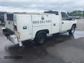 2000 GMC Sierra 3500 z VIN 1GDGC34R1YF451961, wystawiony jako IAAI lot #42246911 z przebiegiem 192 926 mil mil oraz . Historia ofert i sprzedaży dostępna na DreamBid. Obrazek 4.