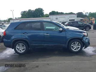 2014 Kia Sorento LX with VIN 5XYKT4A64EG512629, listed as a IAAI auction lot 42082927 with 148,832 mi miles. Bid and sale history available at carsss.com. Image 13.
