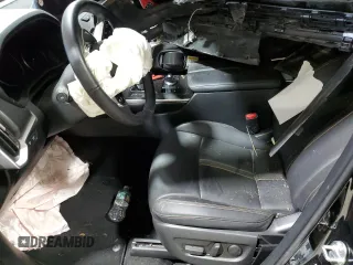 2025 Mazda CX-90 Select z VIN JM3KKAHD1S1201605, wystawiony jako Copart lot #58155135 z przebiegiem Nie podano mil oraz Szkody całkowita. Historia ofert i sprzedaży dostępna na DreamBid. Obrazek 7.