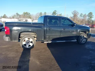 2008 Chevrolet Silverado 1500 LTZ with VIN 3GCEK13Y68G261227, listed as a IAAI auction lot 41524292 with 484,220 mi miles. Bid and sale history available at carsss.com. Image 13.