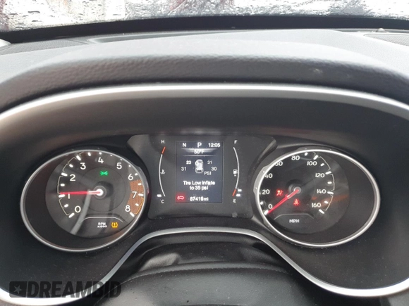 2018 Jeep Compass Latitude with VIN 3C4NJDBB4JT185747, listed as a Copart auction lot 45090375 with 87,419 mi miles and Clean Title. Bid and sale history available at DreamBid. Image 9.
