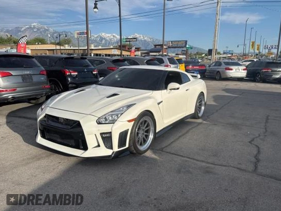 2020 Nissan GT-R Premium z VIN JN1AR5EF7LM100066, wystawiony jako Copart lot #58606645 z przebiegiem 35 824 mil mil oraz Szkody całkowita. Historia ofert i sprzedaży dostępna na DreamBid. Obrazek 2.