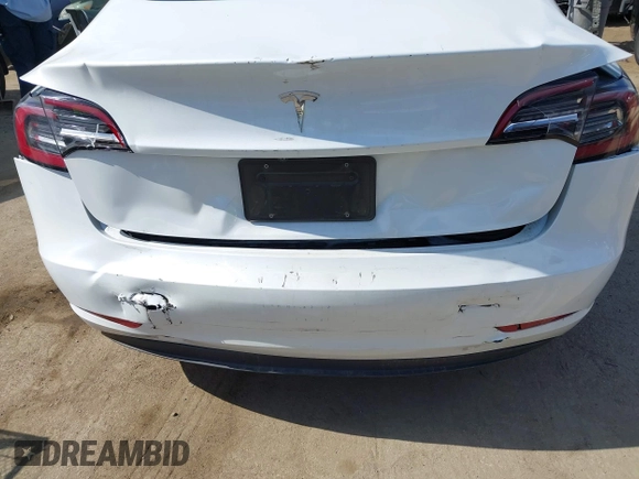 2023 Tesla Model 3 z VIN 5YJ3E1EA2PF465882, wystawiony jako IAAI lot #42257900 z przebiegiem 39 572 mil mil oraz . Historia ofert i sprzedaży dostępna na DreamBid. Obrazek 6.
