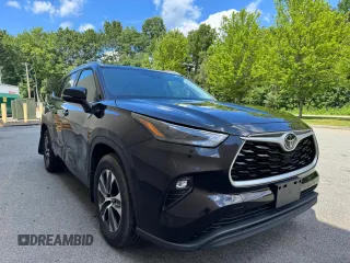 2022 Toyota Highlander XLE with VIN 5TDGZRBH5NS250138, listed as a Copart auction lot 64301165 with 141,181 mi miles and Clean title. Bid and sale history available at DreamBid. Image 1.