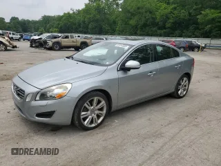 2011 Volvo S60 z VIN YV1902FH6B2011330, wystawiony jako Copart lot #61014585 z przebiegiem 97 252 mil mil oraz Szkoda całkowita • Salvage title. Historia ofert i sprzedaży dostępna na DreamBid. Obrazek 1.