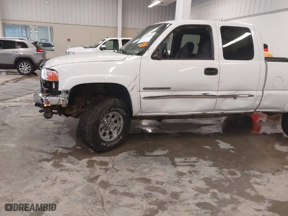 2004 GMC Sierra 2500HD SLT with VIN 1GTHK29U74E317331, listed as a IAAI auction lot 41440880 with 254,345 mi miles. Bid and sale history available at carsss.com. Image 19.