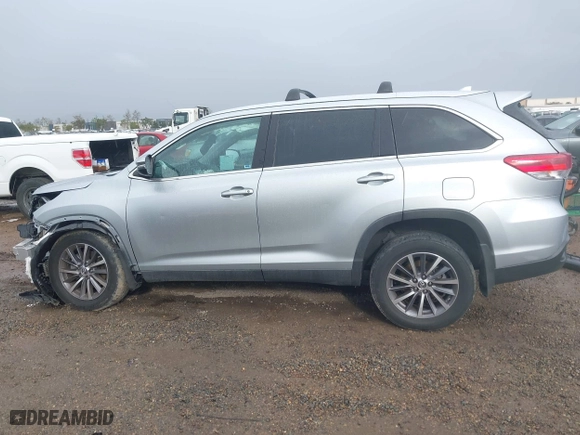 2019 Toyota Highlander SE with VIN 5TDJZRFH0KS608855, listed as a IAAI auction lot 41765566 with 30,228 mi miles. Bid and sale history available at carsss.com. Image 15.