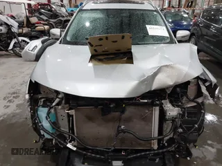 2017 Nissan Rogue SL z VIN 5N1AT2MT8HC784235, wystawiony jako IAAI lot #41549854 z przebiegiem 49 000 mil mil oraz . Historia ofert i sprzedaży dostępna na DreamBid. Obrazek 6.