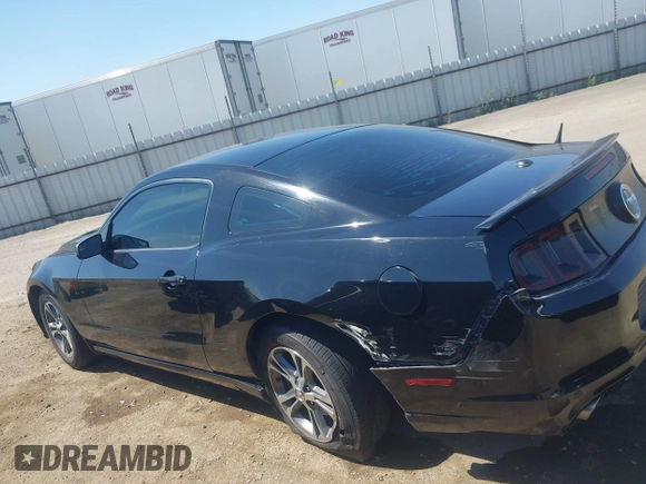 2013 Ford Mustang V6 z VIN 1ZVBP8AM2D5259728, wystawiony jako IAAI lot #42478522 z przebiegiem 179 685 mil mil oraz . Historia ofert i sprzedaży dostępna na DreamBid. Obrazek 14.