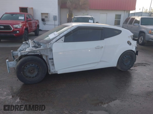2017 Hyundai Veloster with VIN KMHTC6AD2HU312538, listed as a IAAI auction lot 42128452 with 1 mi miles. Bid and sale history available at carsss.com. Image 13.