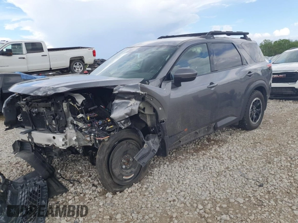 2023 Nissan Pathfinder SV z VIN 5N1DR3BD4PC274458, wystawiony jako Copart lot #56911285 z przebiegiem Nie podano mil oraz Szkoda całkowita • Salvage title. Historia ofert i sprzedaży dostępna na DreamBid. Obrazek 1.