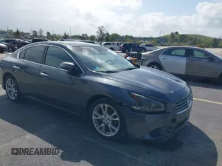 2013 Nissan Maxima SV z VIN 1N4AA5AP0DC831535, wystawiony jako IAAI lot #41715424 z przebiegiem 125 533 mil mil oraz . Historia ofert i sprzedaży dostępna na DreamBid. Obrazek 1.