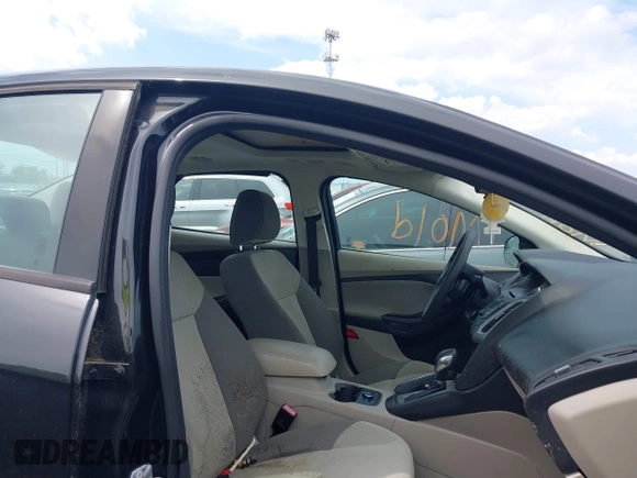 2013 Ford Focus SE z VIN 1FADP3F27DL183754, wystawiony jako IAAI lot #42677654 z przebiegiem 117 966 mil mil oraz . Historia ofert i sprzedaży dostępna na DreamBid. Obrazek 5.