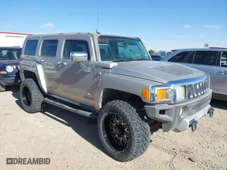 2008 Hummer H3 SUV with VIN 5GTEN13EX88178573, listed as a IAAI auction lot 42058752 with 122,114 mi miles. Bid and sale history available at carsss.com. Image 1.