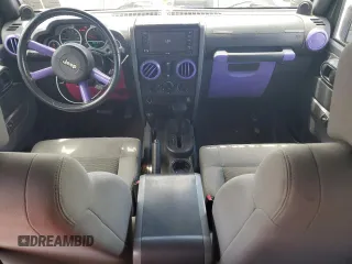 2008 Jeep Wrangler Unlimited Sahara z VIN 1J8GA59168L574982, wystawiony jako Copart lot #57603355 z przebiegiem 117 523 mil mil oraz Czysty tytuł • Clean title. Historia ofert i sprzedaży dostępna na DreamBid. Obrazek 8.