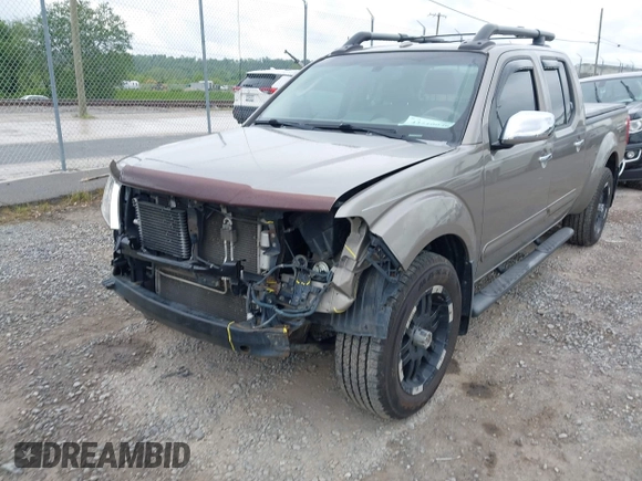 2009 Nissan Frontier SE z VIN 1N6AD09WX9C423595, wystawiony jako IAAI lot #42210046 z przebiegiem 117 142 mil mil oraz . Historia ofert i sprzedaży dostępna na DreamBid. Obrazek 17.