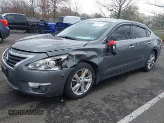 2015 Nissan Altima SV z VIN 1N4AL3APXFC950355, wystawiony jako IAAI lot #41956901 z przebiegiem 85 983 mil mil oraz . Historia ofert i sprzedaży dostępna na DreamBid. Obrazek 2.