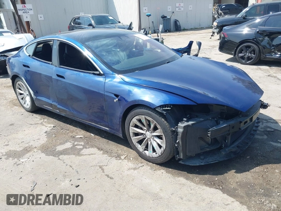 2017 Tesla Model S 100D z VIN 5YJSA1E20HF208771, wystawiony jako IAAI lot #42111317 z przebiegiem 81 919 mil mil oraz . Historia ofert i sprzedaży dostępna na DreamBid. Obrazek 1.