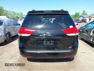 2013 Toyota Sienna XLE AAS z VIN 5TDYK3DC5DS306309, wystawiony jako IAAI lot #42260000 z przebiegiem 82 558 mil mil oraz . Historia ofert i sprzedaży dostępna na DreamBid. Obrazek 16.